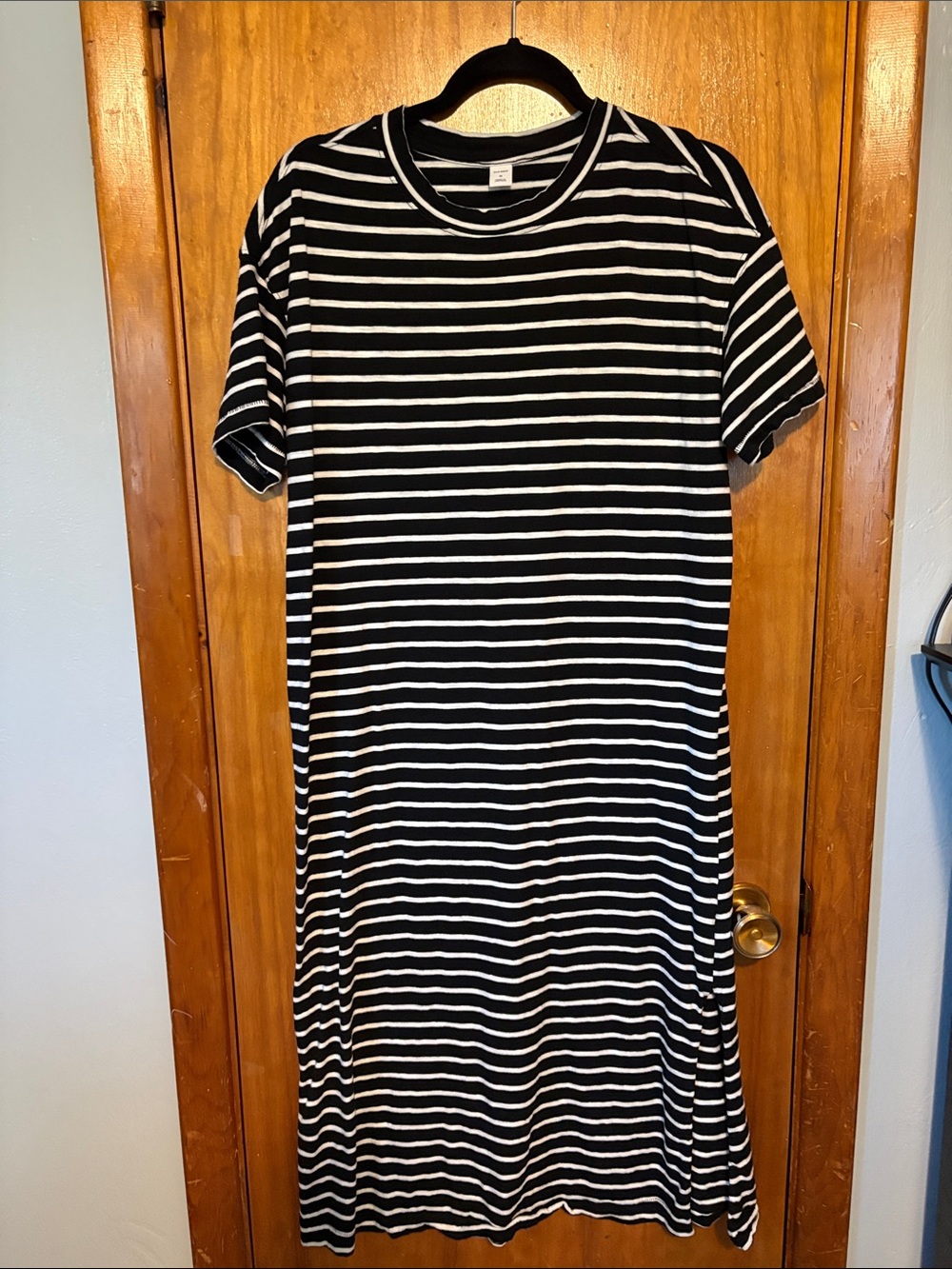 Old Navy Black and White Vintage Striped Midi T-Shirt Dress - Size M